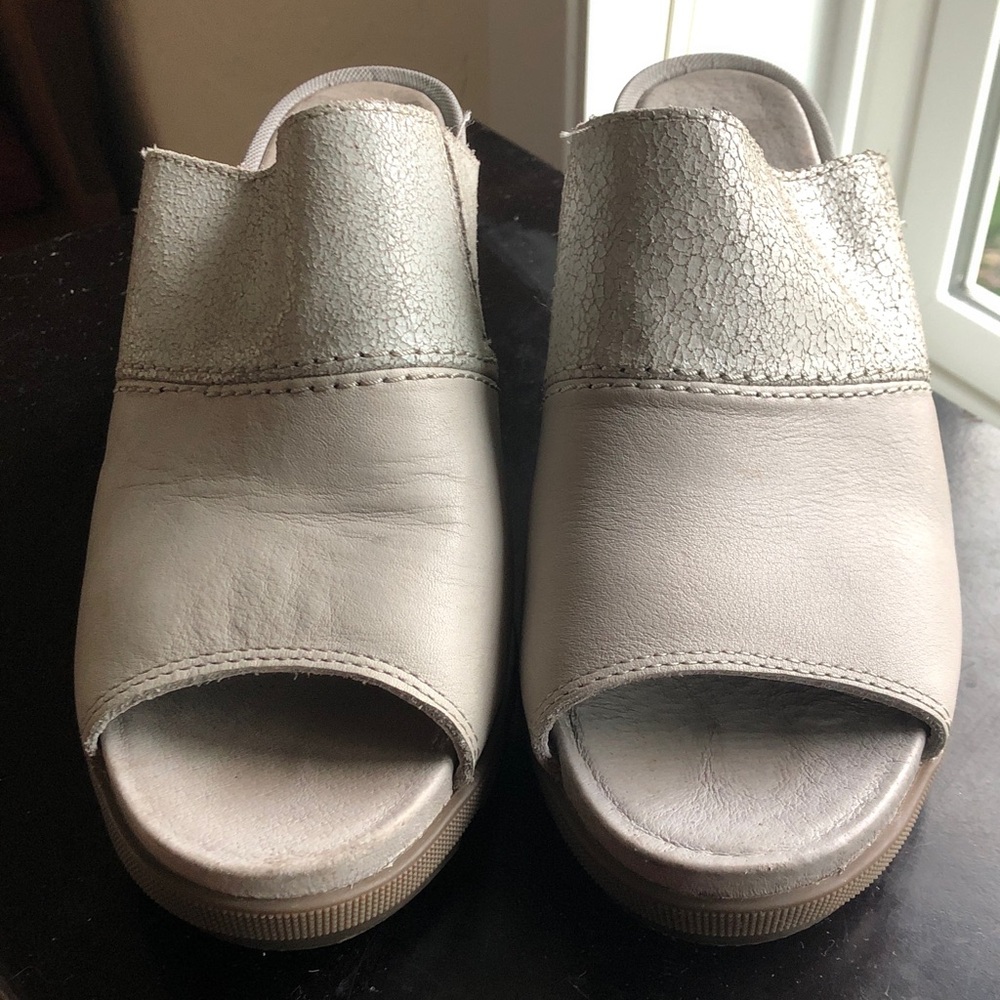 Sorel gray smooth and  leather suede slip on shoes size 8